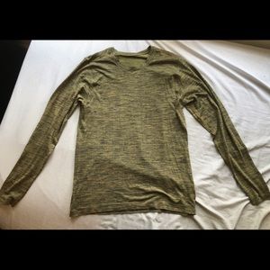 Long sleeve workout shirt